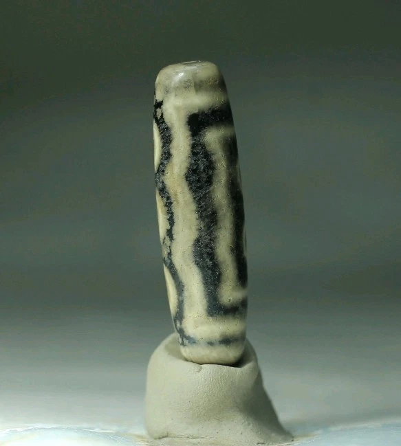 Pre-1800s Indo/Tibetan Old Agate 5 Eye Dzi Bead 13*49mm - Image 3 of 4