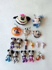 16 Disney character keychains with Mickey Mouse and others d9c1b4
