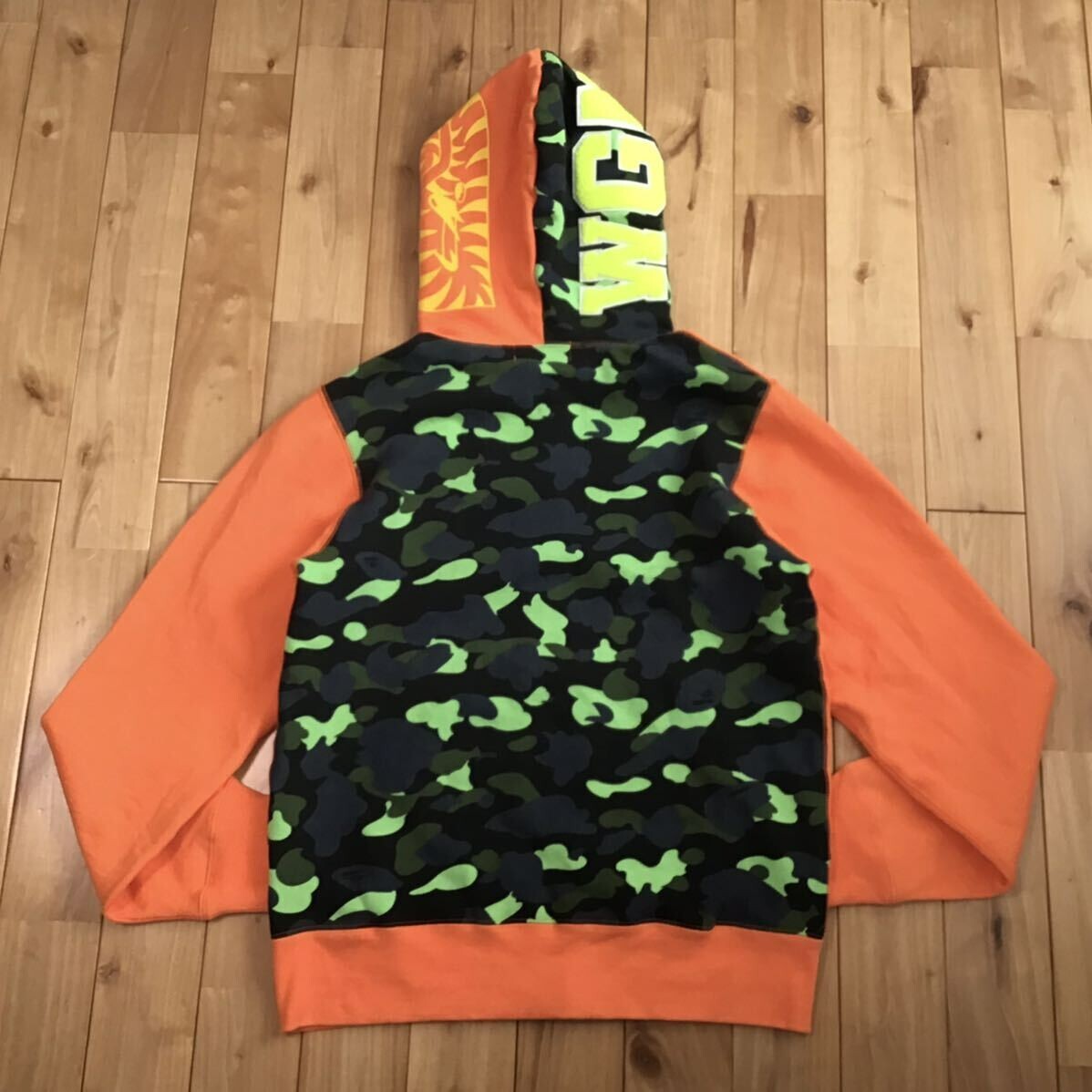 最終値下げfull zip hoodie1st camo シャークパーカーエイプ A BATHING APE（アベイシングエイプ）の「1ST CAMO HALF SHARK
