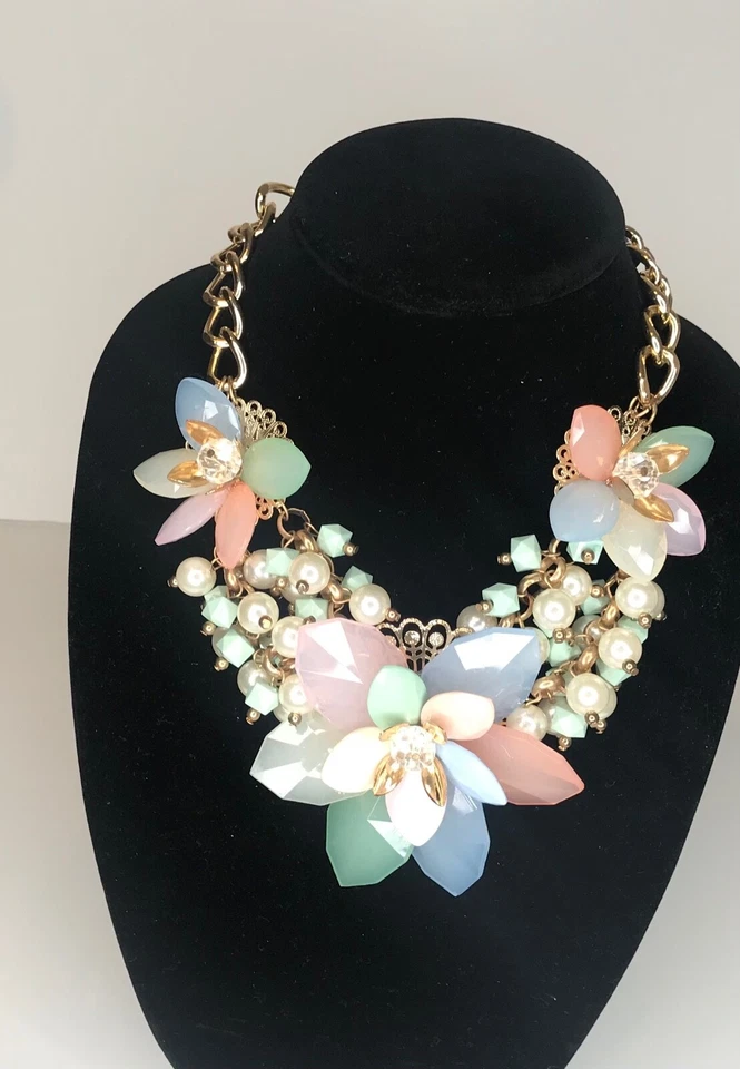 "Collar Jerollin rosa y azul grueso flor llamativo tono dorado 17""" Foto 2 de 4