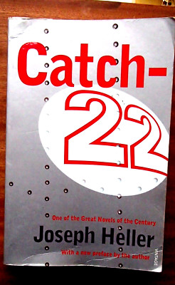 CATCH 22 PAPER BACK BOOK BY JOSEPH HELLER