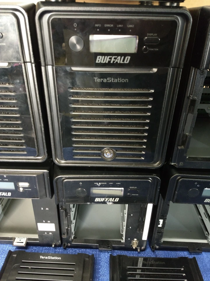 Лот из 7 внешних корпусов жестких дисков Buffalo Terastations - только детали - Изображение 3 из 4