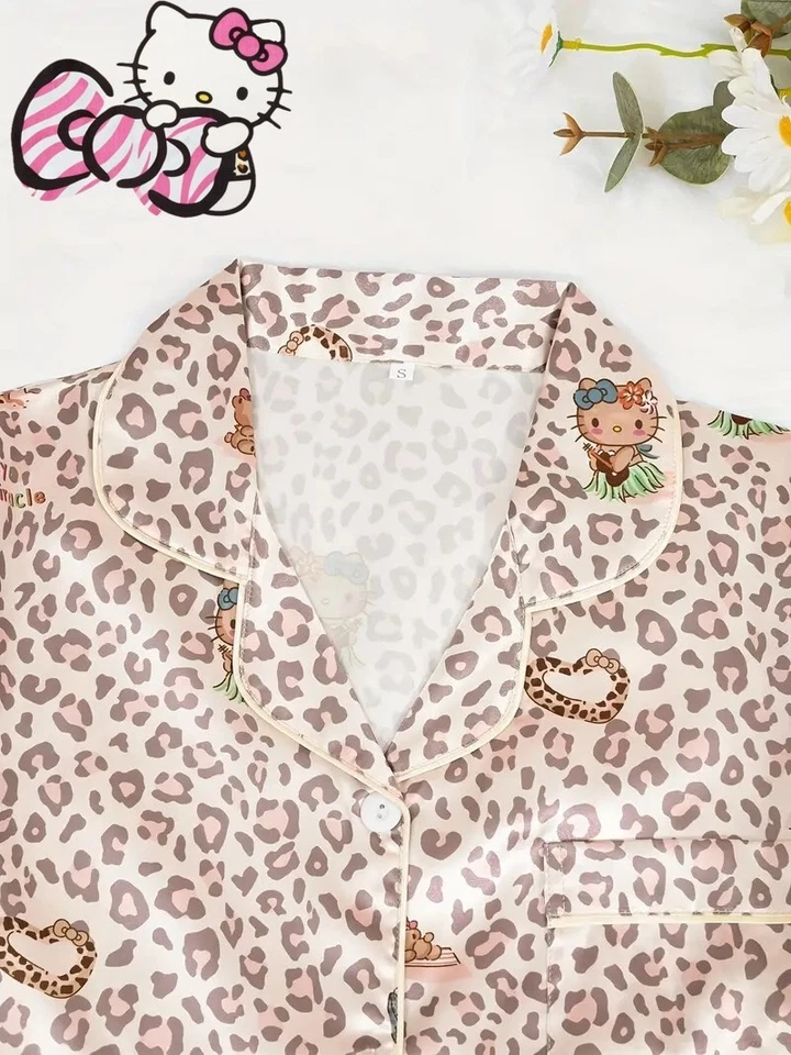 Conjunto de pijama de satén para damas Hello Kitty leopardo Hula AOP manga larga y pantalones grandes Foto 4 de 4