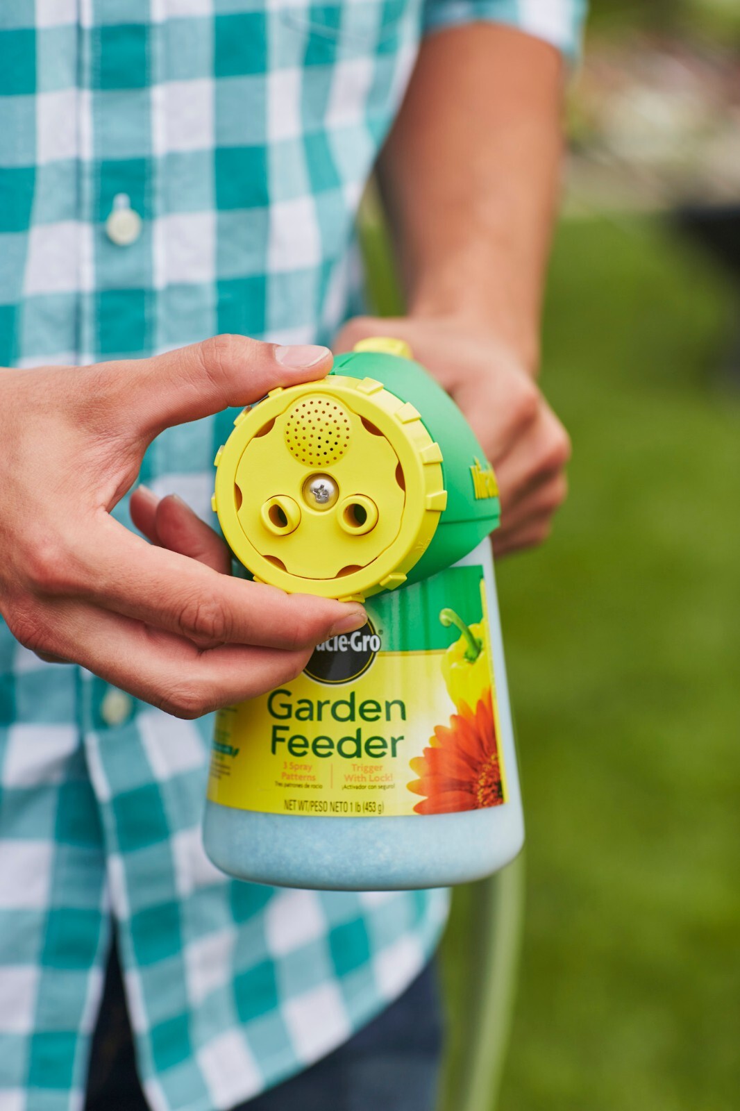 MiracleGro Garden Feeder, Sprayer Includes Plant Food Free US Delivery