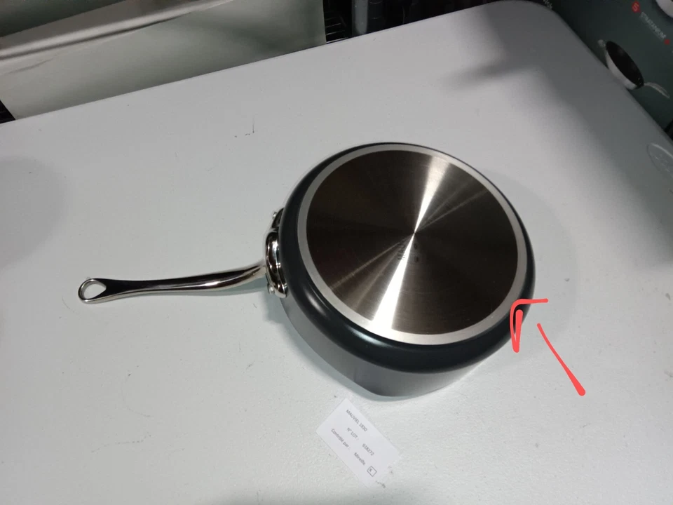 Sartén para saltear Mauviel M'Stone 3 con mango de acero inoxidable fundido, 3,7 cuartos de galón Foto 3 de 4