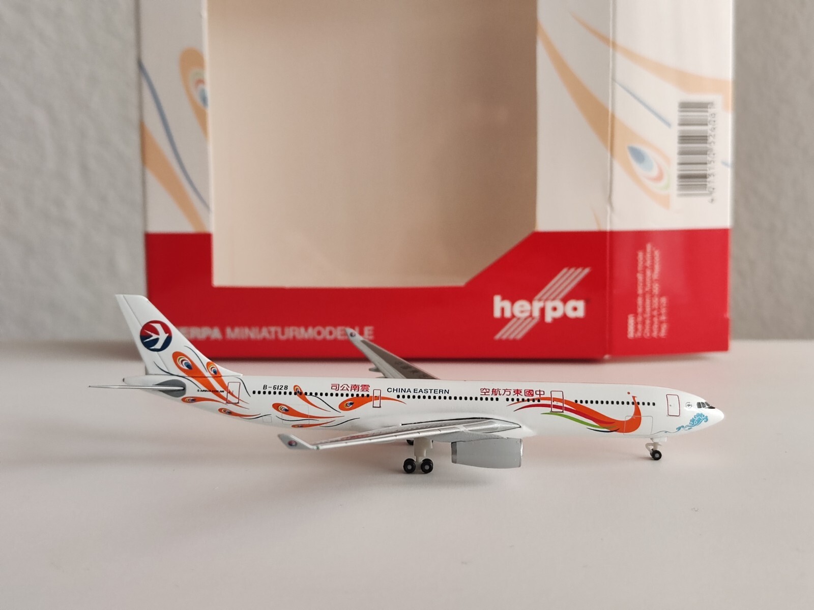 Herpa Wings China Eastern Yunnan Airlines A330-300 "Peacock" B-6128 526081 1:500