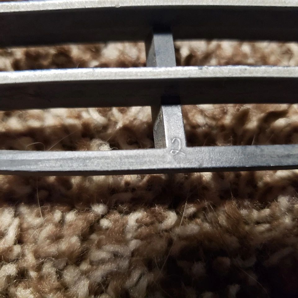 Mopar 1971 普利茅斯库达格栅插入件 #2 — 第 3/4 张图片