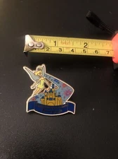 DISNEY DISNEYLAND ENERGIZER BATTERIES HAPPIEST CELEBRATION ON EARTH PIN 2005 New