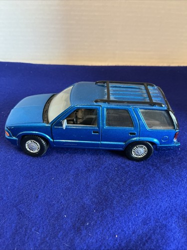 Blue GMC Jimmy 1/24 Redbox Truck 4 Door