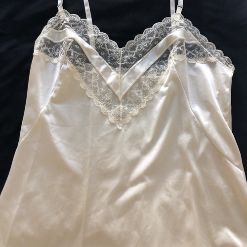 Vintage Vanity Fair Sz 34 Ivory lace Silky Nylon Camisole Top Satin Adj. Straps - Picture 4 of 10
