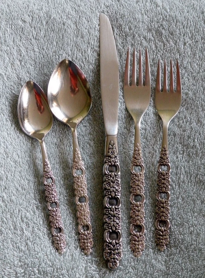 VIOLA / VOILA - Oneida Community Stainless Silverware / Flatware - CHOICE - Image 2 of 4