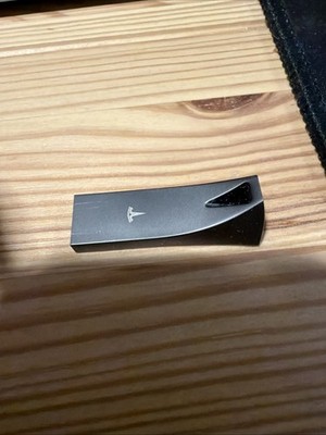 TESLA OEM Model S,3,X,Y USB Flash Drive for Dashcam & Sentry Mode 128GB
