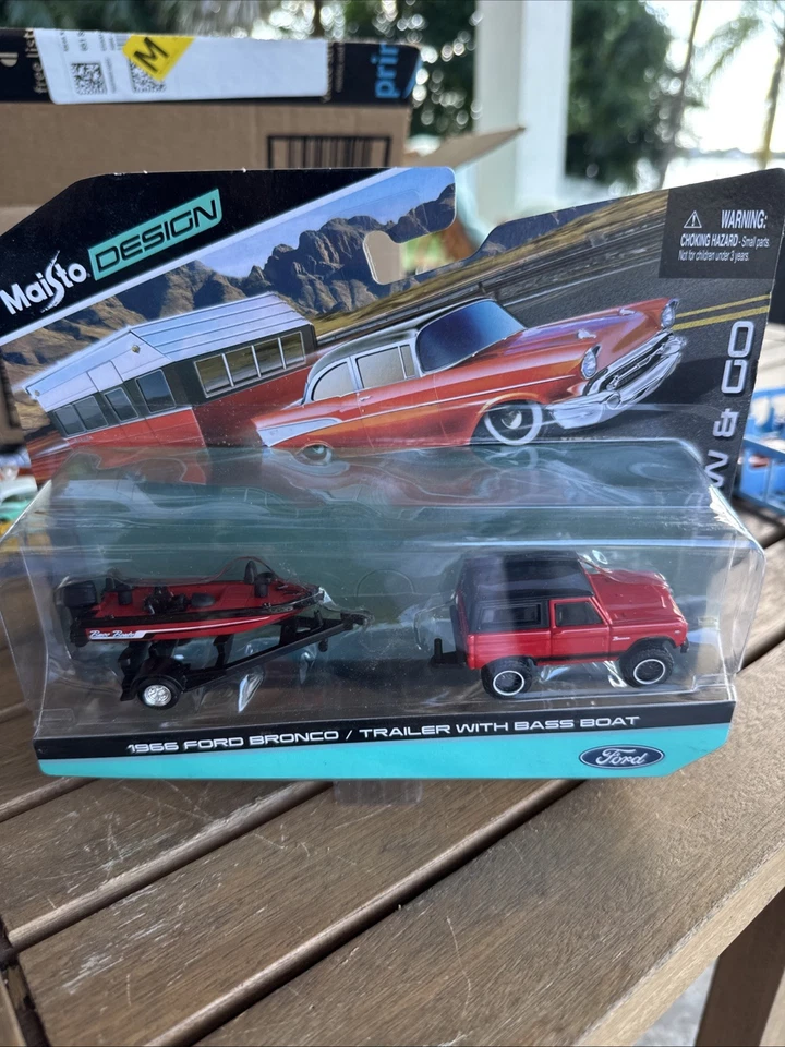 Maisto Tow & Go 2021 Ford Bronco w/ Bass Boat & 1966 Bronco Ski Boat - Lot of 2 - Image 2 of 4