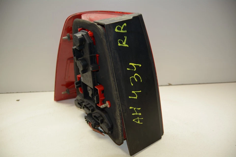 Luz trasera derecha del lado del pasajero Volkswagen Jetta 1999-2003 OEM, 166-59113 Foto 3 de 4