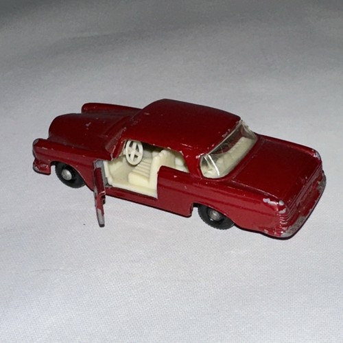 Matchbox Mercedes-Benz 220 SE Lesney No. 53 - Picture 8 of 13
