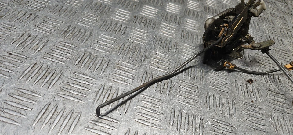 Mazda EUNOS MX-5 1993 O/S front door locking mechanism driver right side - Image 4 of 4