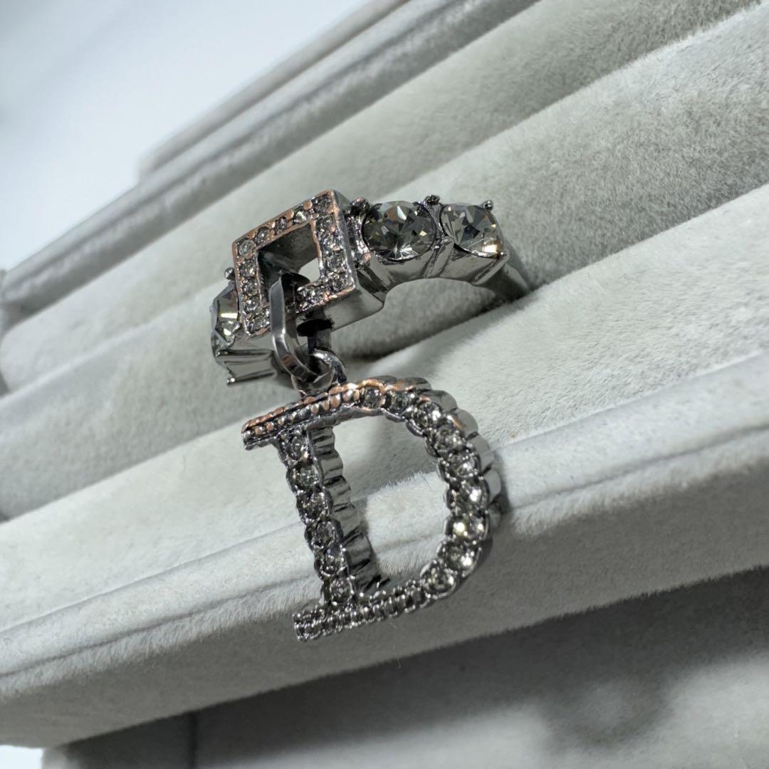 Dior logo ring, D logo stone metal color size 6, comes with Dior logo ring, D logo stone metal color size 6, comes with