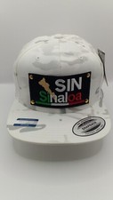 SOMBRERO BORDADO YUPOONG MULTICAM SNAPBACK (SINALOA EN PARCHE CON REMACHES DORADOS)