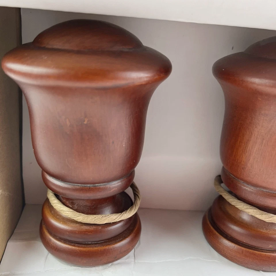 Allen + Roth 木质尖头 2 件套桃花心木 301324 适合 1-3/8 或 1-3/4 杆 — 第 2/4 张图片