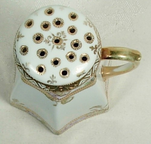 NIPPON HAND PAINTED RC ROYAL CROCKERY GOLD GILTED SUGAR SHAKER - Picture 6 of 6