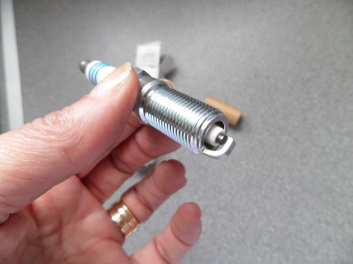 Genuine FORD NGK Spark Plug 1255464 YN2J12405AA NEW | eBay