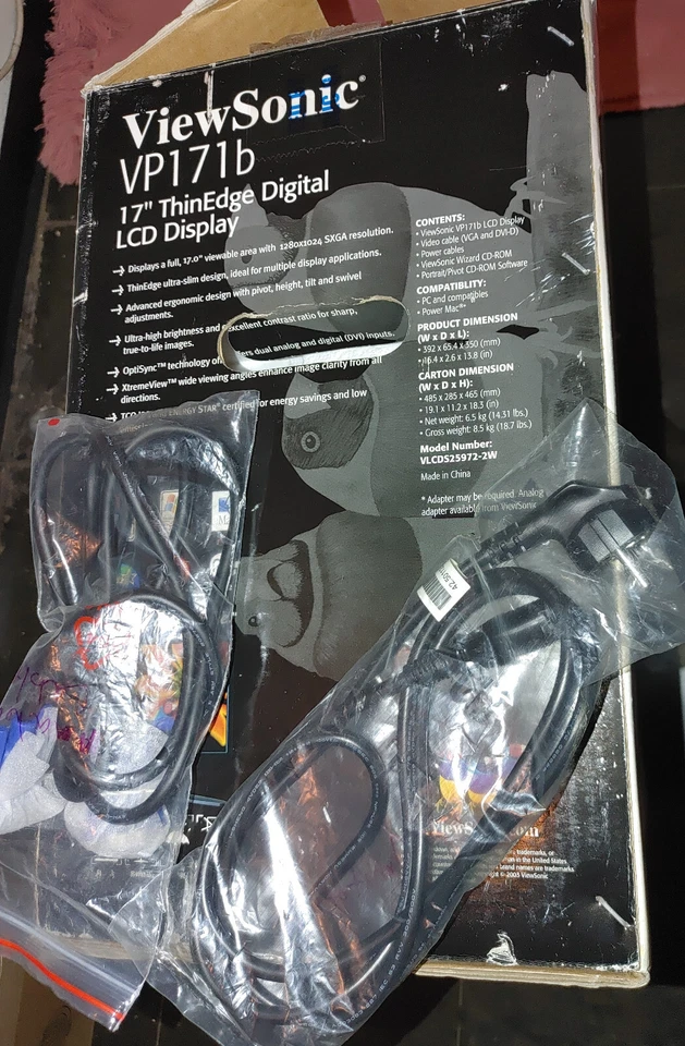 ViewSonic VP171b 17 inch rotating Computer Monitor w/ DVI Cable and Power Cable - Image 3 of 4