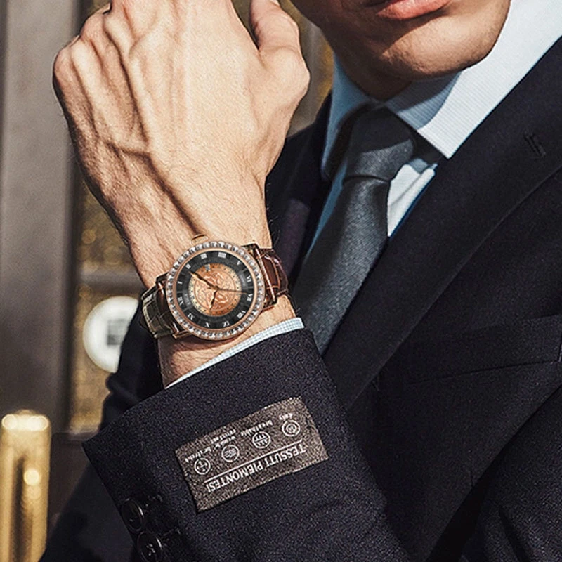 Reloj para hombre de cuero con circonitas y diamantes Foto 2 de 4