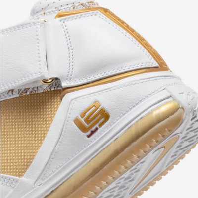 Nike Zoom Lebron 2 Maccabi Lebron James Basketball Sneakers White