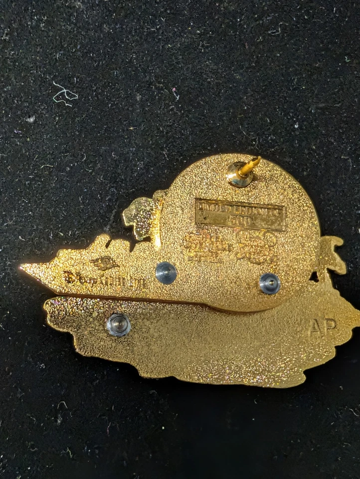 Pin de ponto Disney Stitch’s High Sea Adventure LE 500 Pluto & Tubing 2005 - Imagem 2 de 2