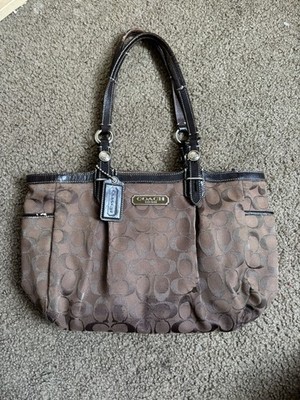 Coach - Vintage Model F15146 Gallery Legacy  Black Signature C Canvas Purse
