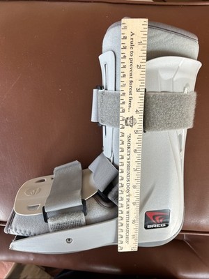 BREG Adjustable Injury ANKLE  Brace / Walking Boot  W/ Comfort Air Pump SZ M 7-9