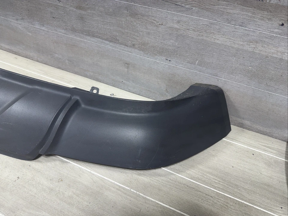 Panel de cenefa de parachoques inferior trasero Chevrolet Equinox 2016 a 2017 OEM 23477042 R7901 Foto 3 de 4