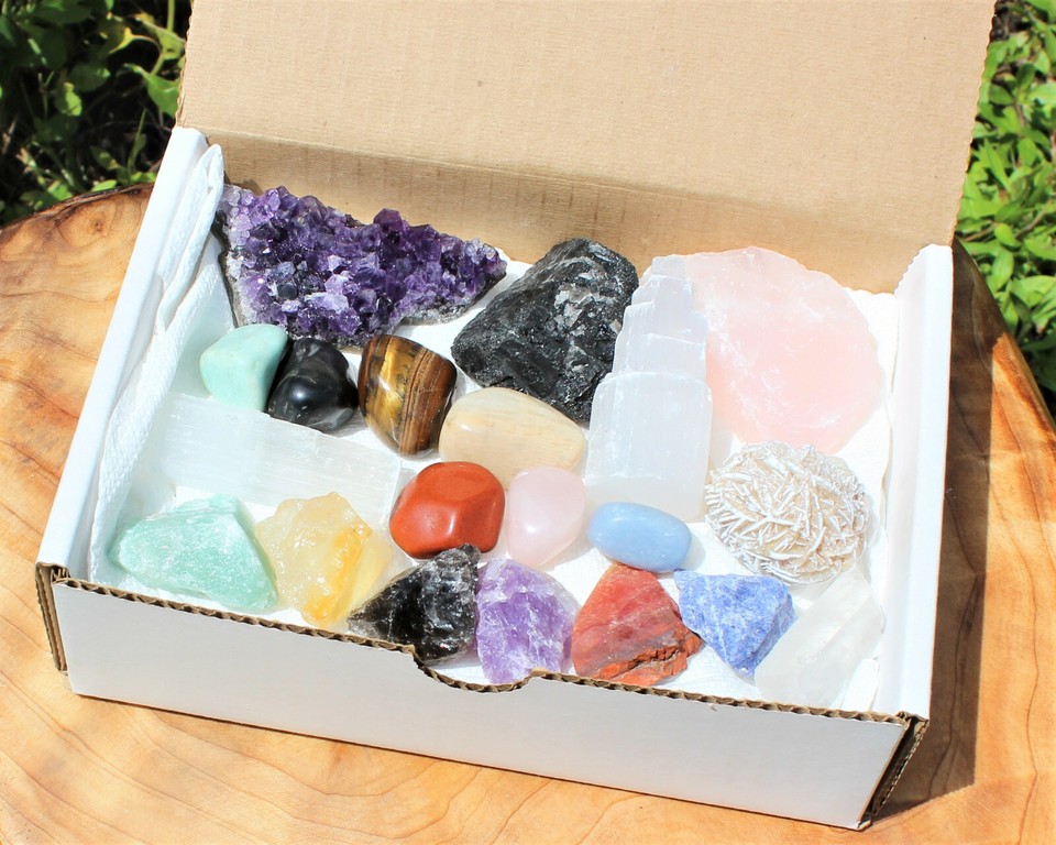 Beginners Crystal Box, 20 pcs - Natural Rough & Tumbled Crystals (Gift ...