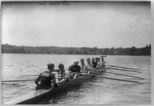 8" x 10" Photo Yale Varsity Crew Practicing for The Race with Harvard