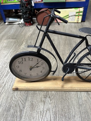 Retro Vintage Silent Iron Bike Bicycle Clock On Wood Decor - Working - 41.5cm - Picture 2 of 8
