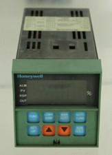 HONEYWELL UDC 3000 DC3002-0-30B-2-00-0111 VERSAPRO TEMPERATURE CONTROL
