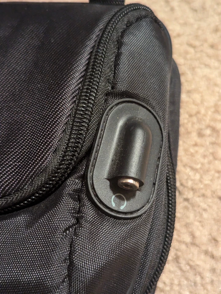 Estuche para reproductor de CD y CD de 24 discos CASE LOGIC, negro - enchufe frontal para auriculares Foto 2 de 4