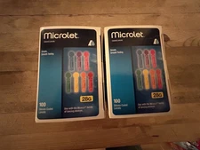 PAIR OF MICROLET COLORED LANCETS. 100 CT X 2