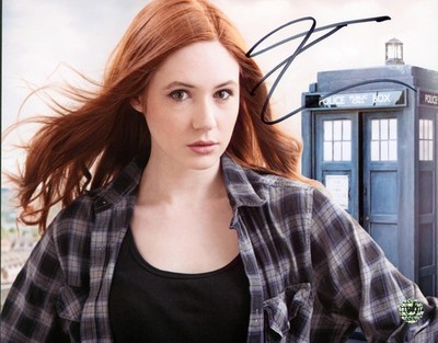カレン・ギラン直筆サイン入り超大型写真‥Karen Gillan… Karen Gillan Doctor Who Authentic Signed 8x10 Photo
