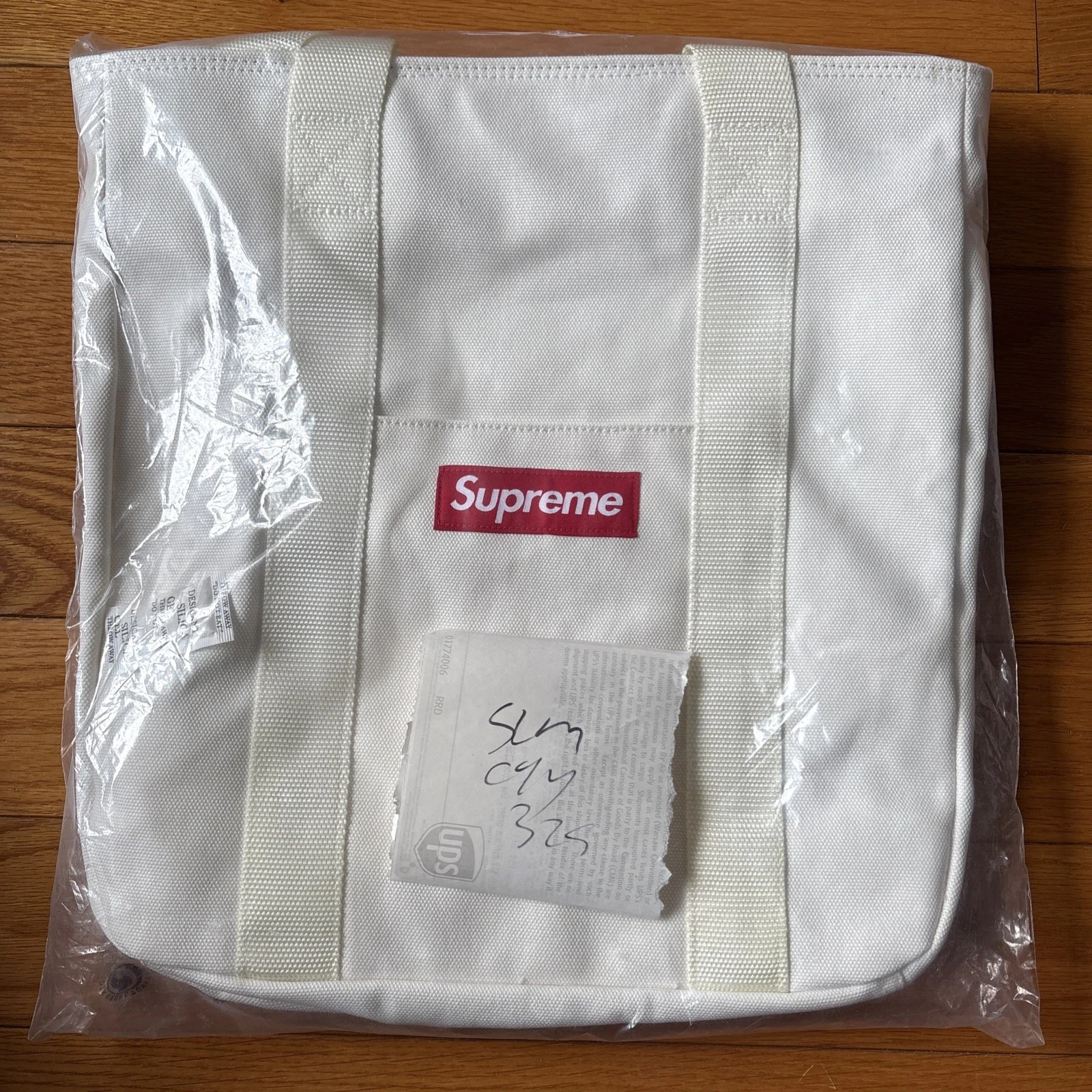 Sac fourre tout toile SS21 Supreme Box logo blanc en main expédié maintenant scellé