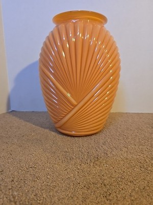 Vintage 1980 s Anchor Hocking Art Deco Ribbed Pleated Vase Salmon