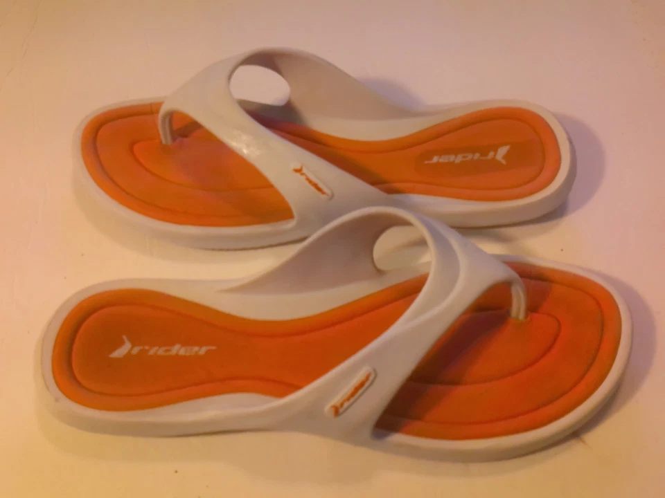 Sandalias planas con tanga blancas para mujer RIDER Greendene HECHAS EN BRASIL talla 10 Foto 2 de 4