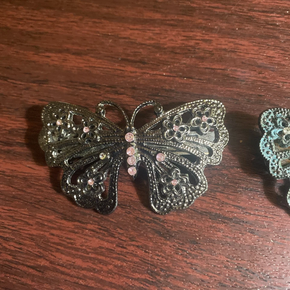 Accesorio de pinza de pelo vintage de metal con flores de mariposa piedra sintética rosa y azul 2 Foto 2 de 4