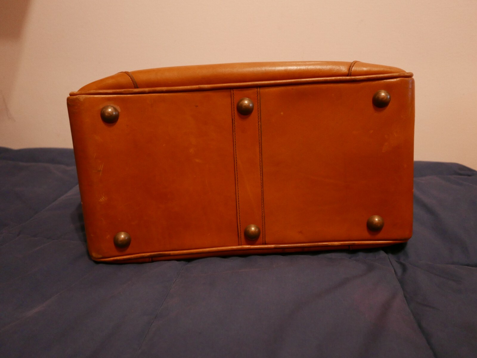 Heavy duty leather bag, interlocking closure. Vin… - image 5