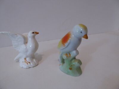 Bird Figurines Dove E5146, Parrot Japan Red Mark Ceramic Japan (S2