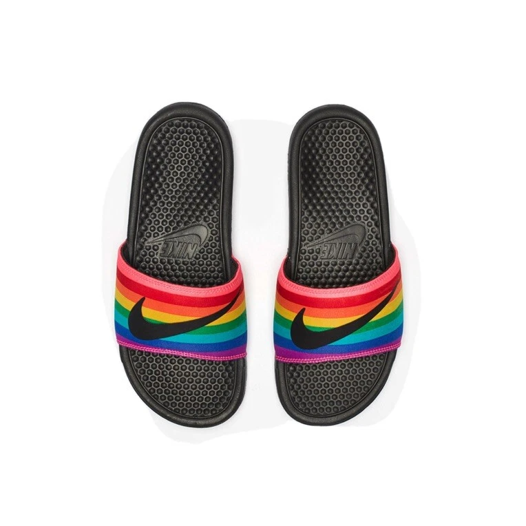 Sandali arcobaleno neri Nike Benassi JDI Be True da uomo taglia 18 Pride Slide diapositive