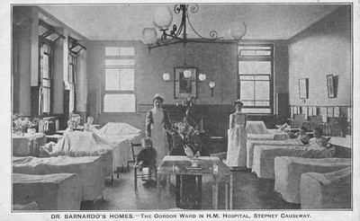 STEPNEY CAUSEWAY, DR. BARNADOS HAUS - GORDON WARD ~ ALTE POSTKARTE #252147