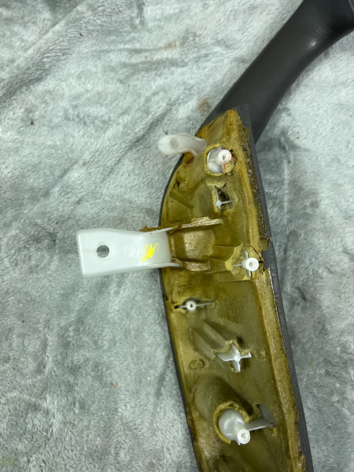 Toyota Sequoia 2010 panel de puerta del conductor delantero izquierdo agarre manija reposabrazos gris OEM Foto 3 de 4