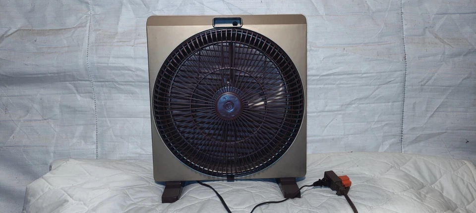 Vintage 3 Speed Portable Fan w/ Rotating Grille 15 1/2 Wide Model No. DA 12B1 - Image 3 of 4