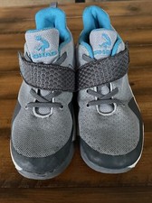 Shaq Boys Basketball Shoes Sneakers Boys 4 Gray and Black Hook and Loop. Nice